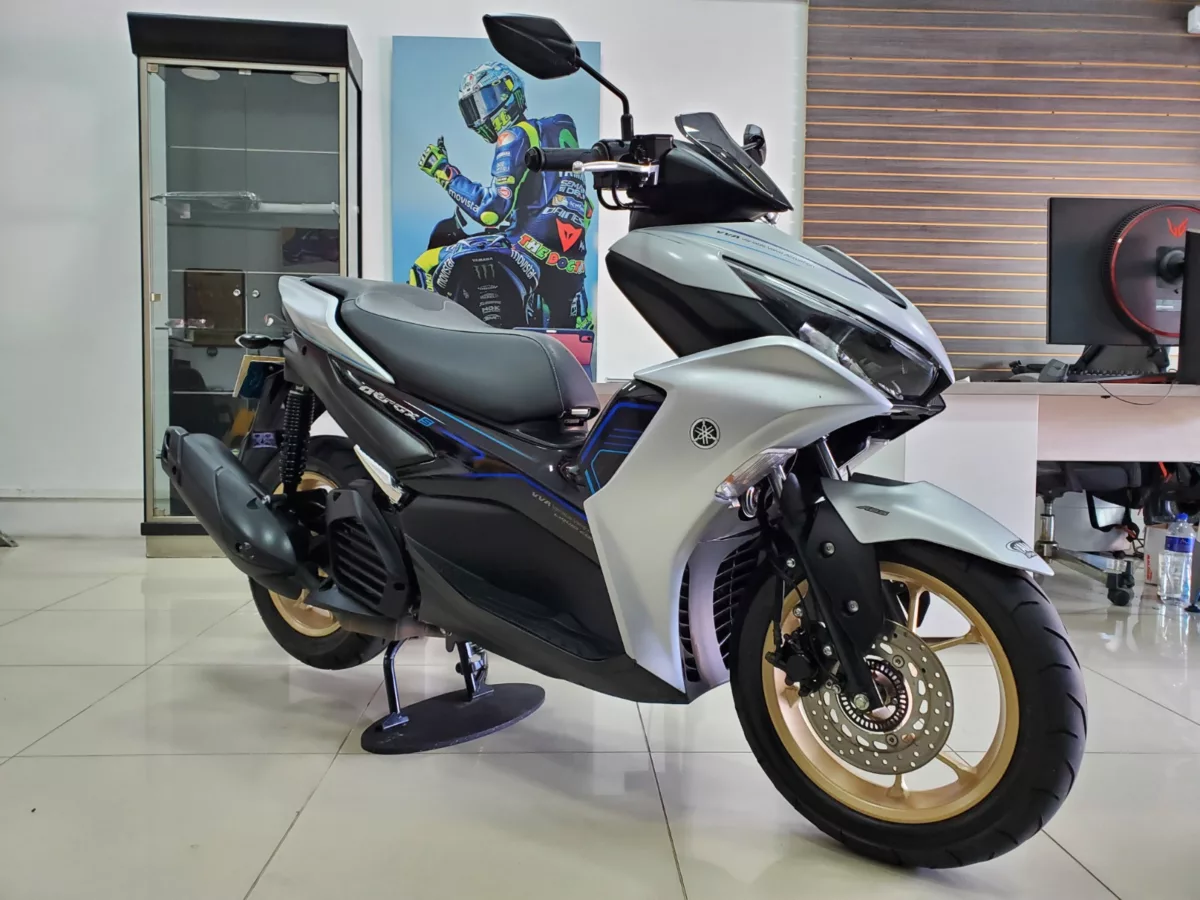 Yamaha Aerox Gris Plata 2025 — foto 6