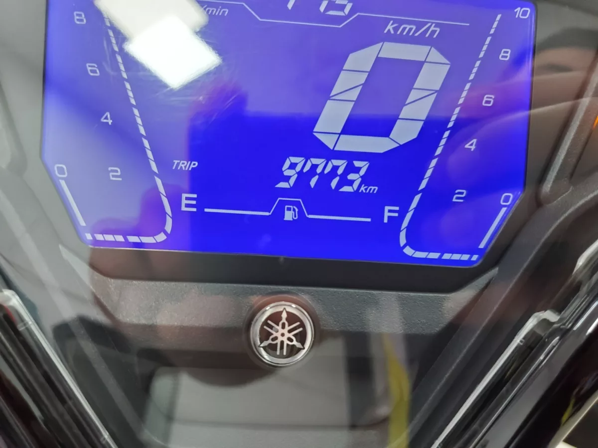 Yamaha Aerox Gris Plata 2025 — foto 9