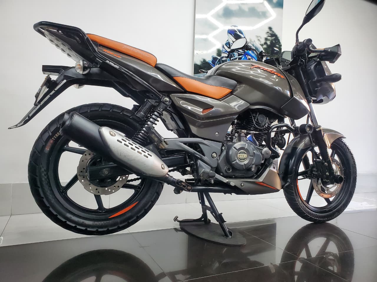 Bajaj Pulsar 180 Neon 2021