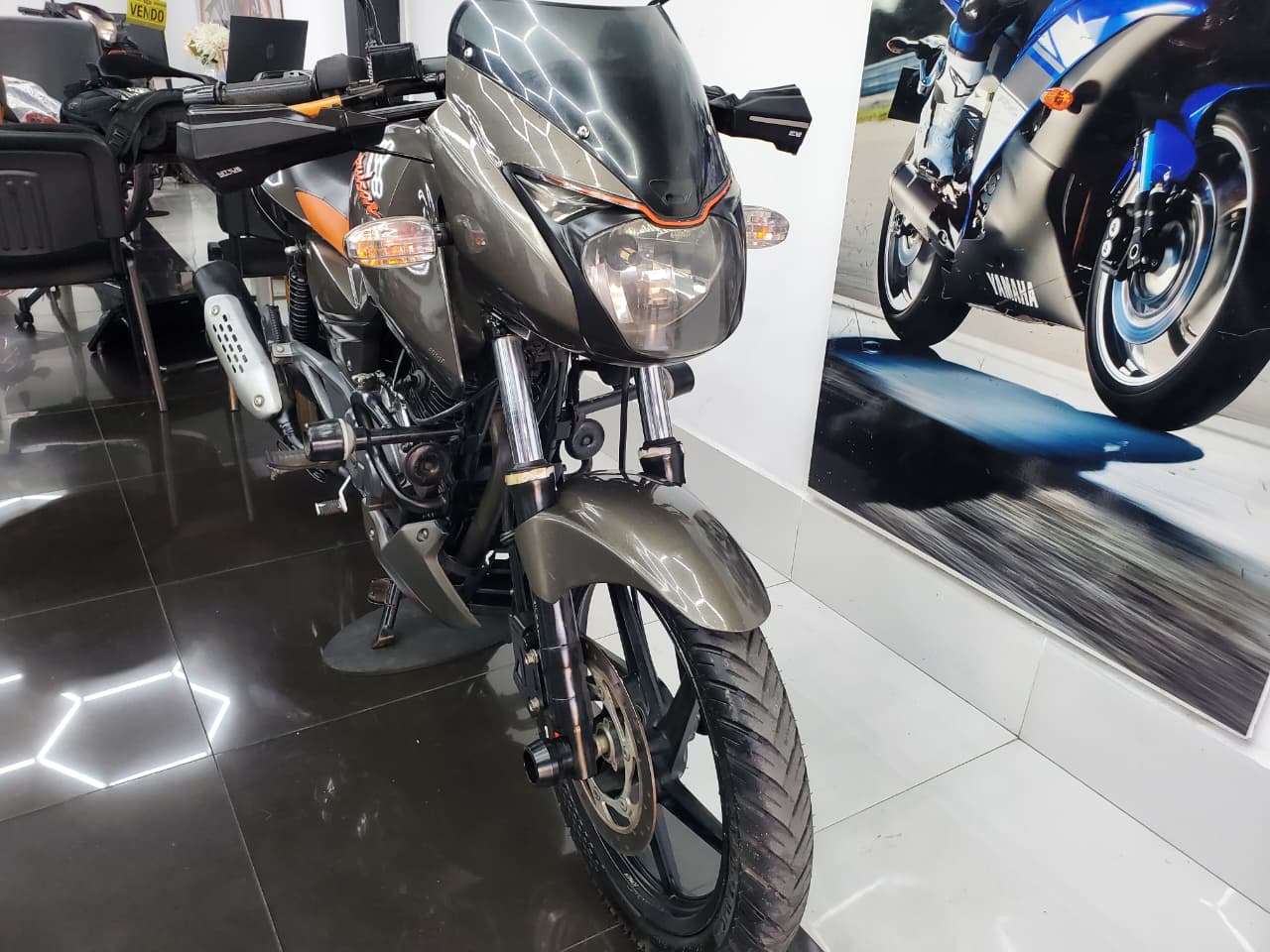Bajaj Pulsar 180 Neon 2021