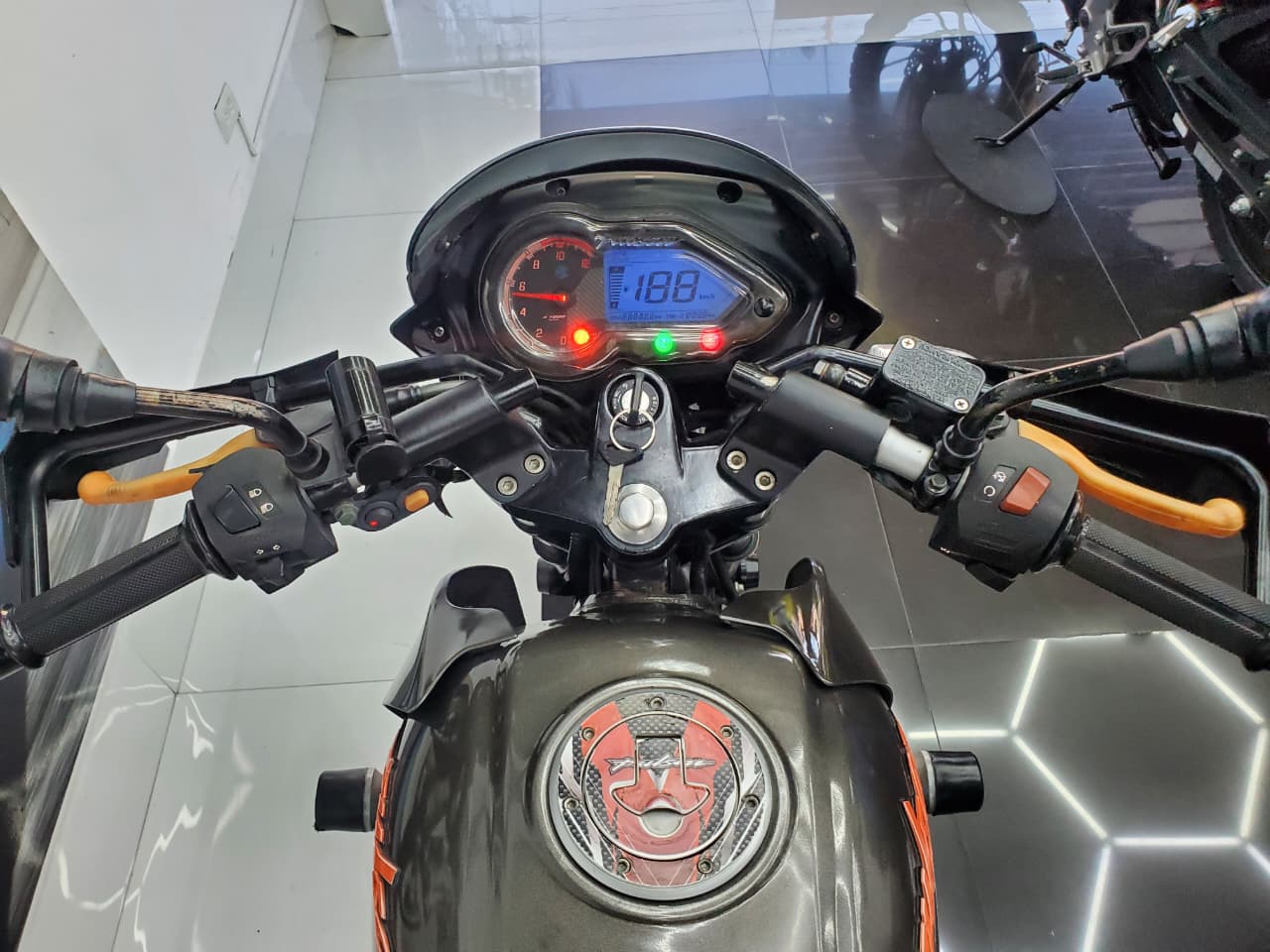 Bajaj Pulsar 180 Neon 2021