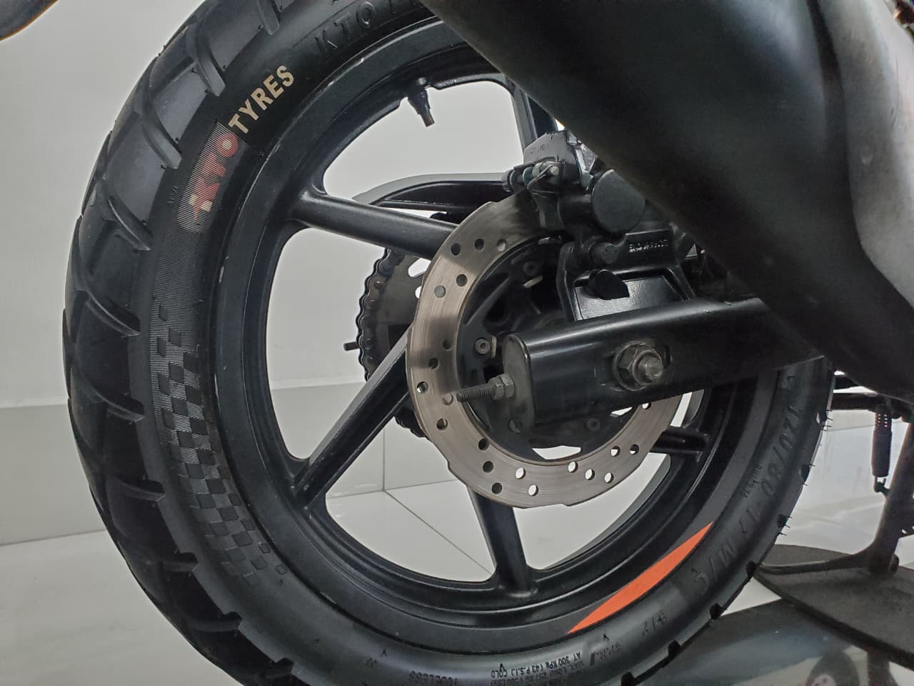 Bajaj Pulsar 180 Neon 2021