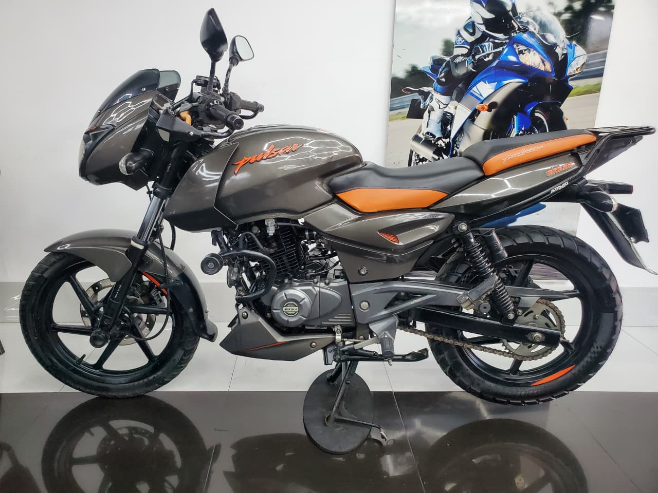 Bajaj Pulsar 180 Neon 2021