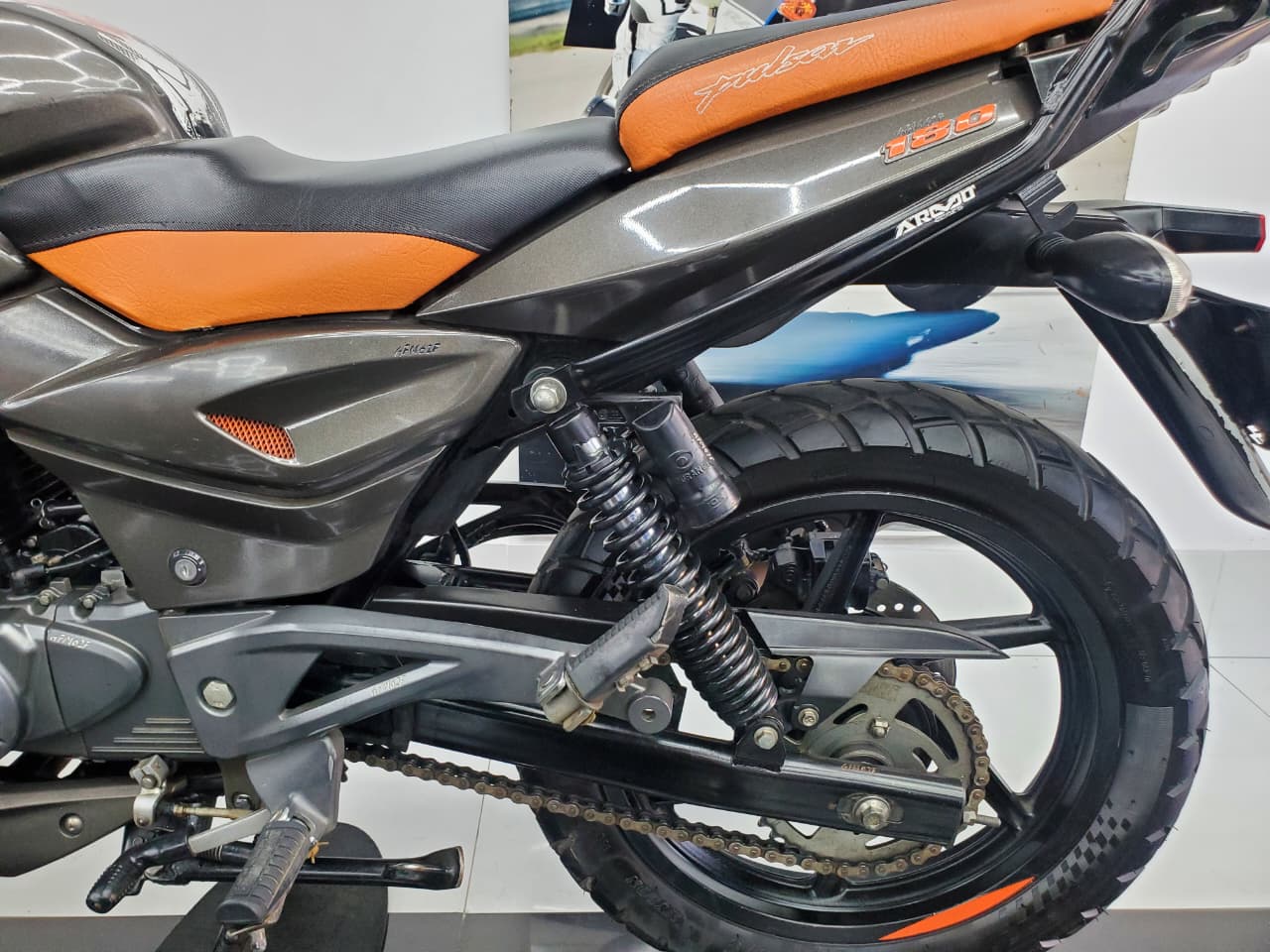 Bajaj Pulsar 180 Neon 2021