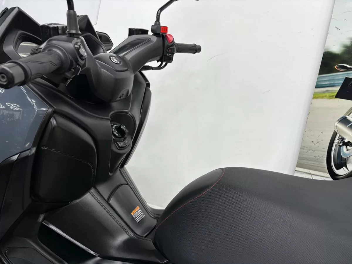 YAMAHA XMAX 300 2022 — foto 5