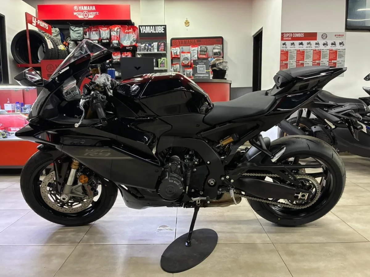 YAMAHA R900 2026 — foto 2