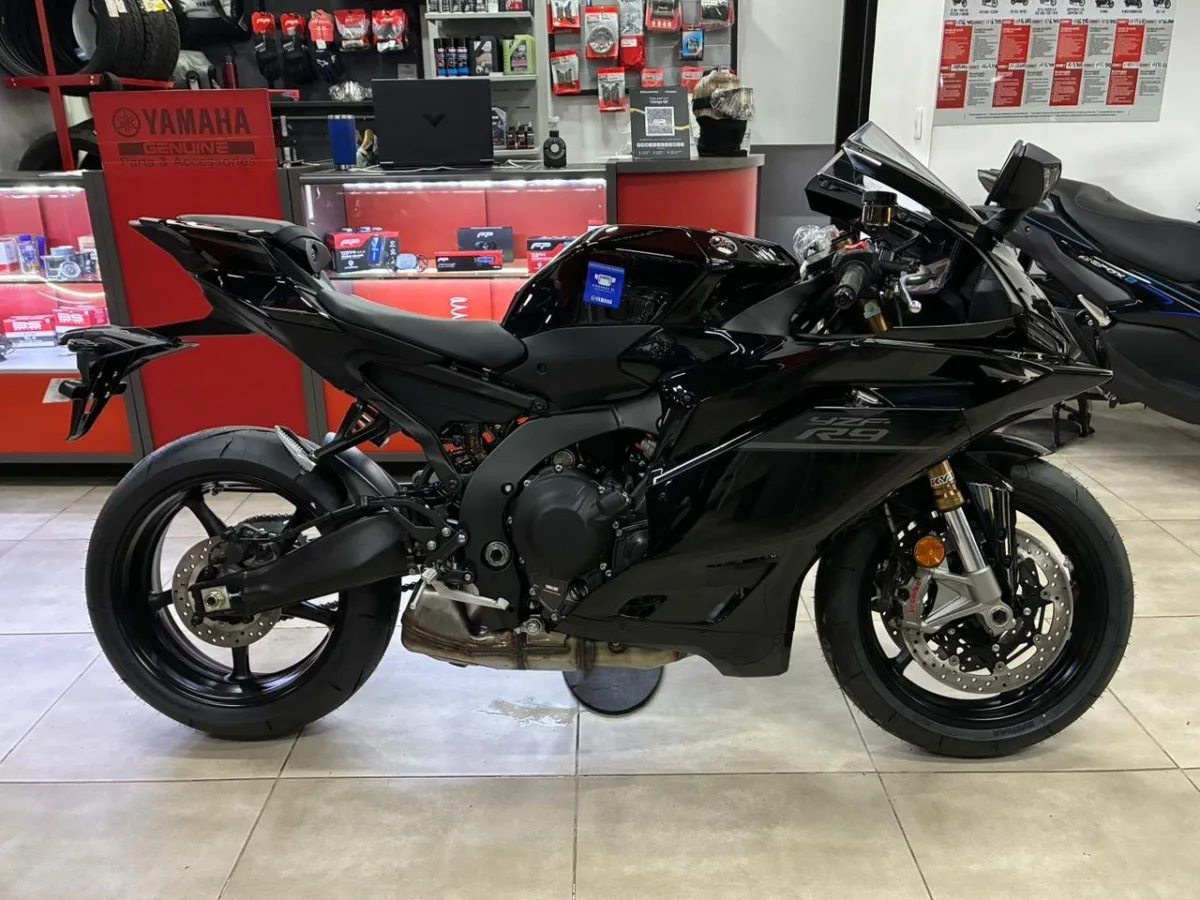 YAMAHA R900 2026 — foto 3