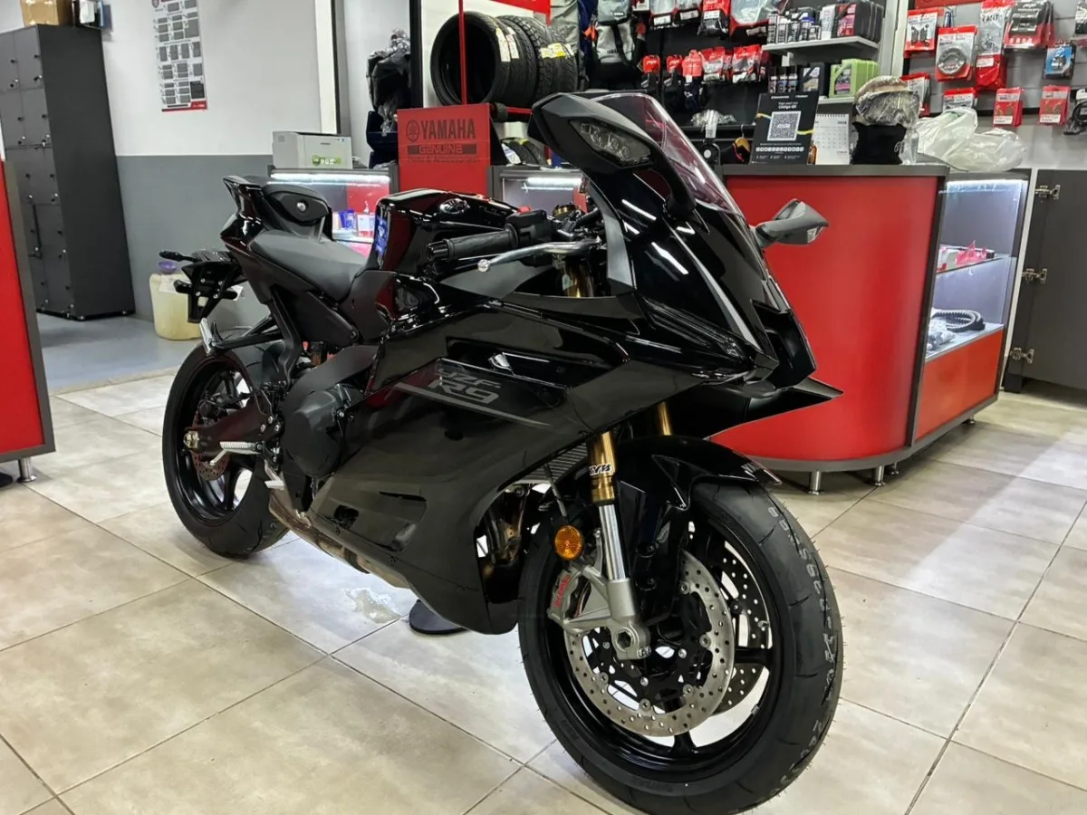 YAMAHA R900 2026 — foto 7